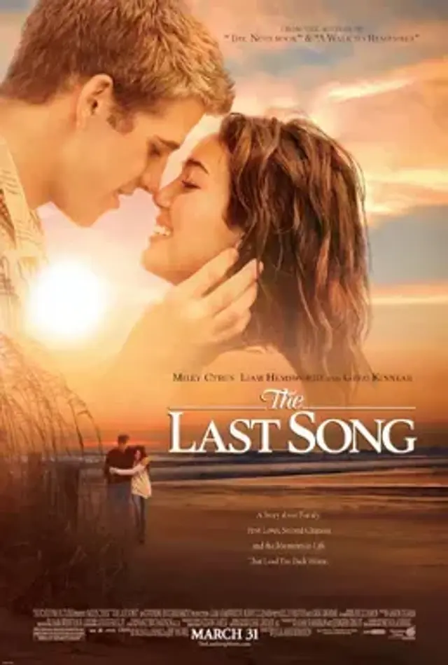 فیلم آخرین آواز (The Last Song) پوستر
