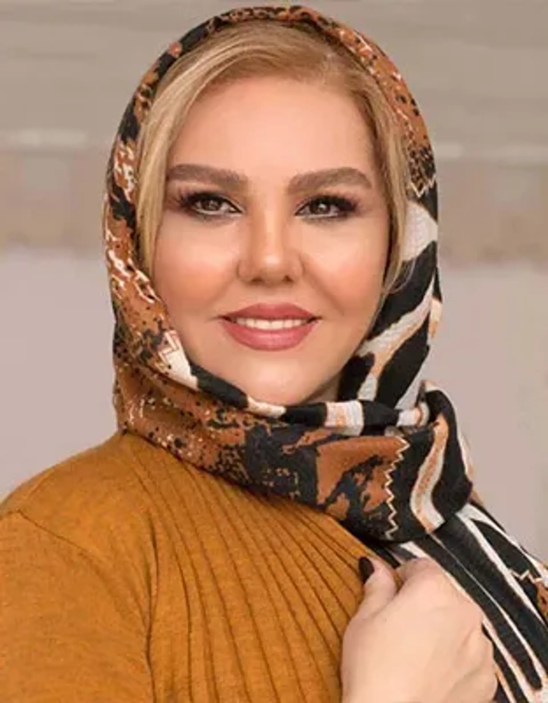 افسانه  چهره‌ آزاد