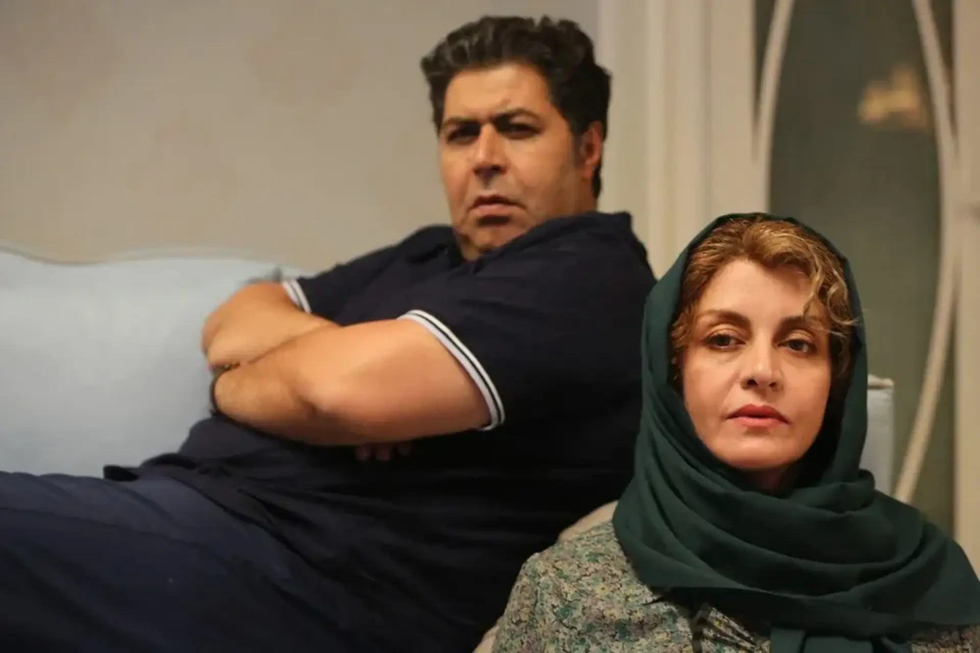دانلود فیلم زیر سقف دودی