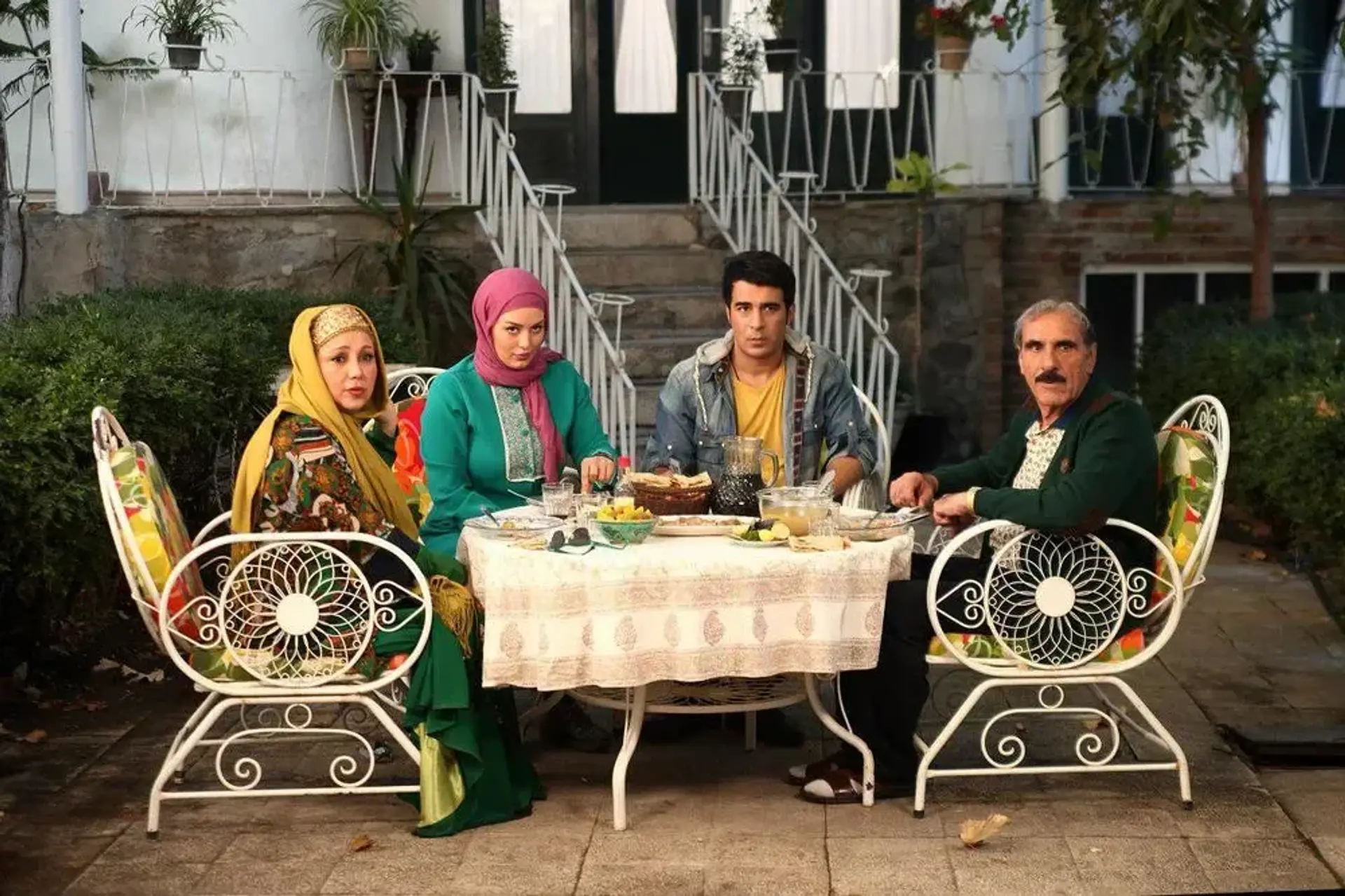 دانلود فیلم پا تو کفش من نکن ۱۳۹۵