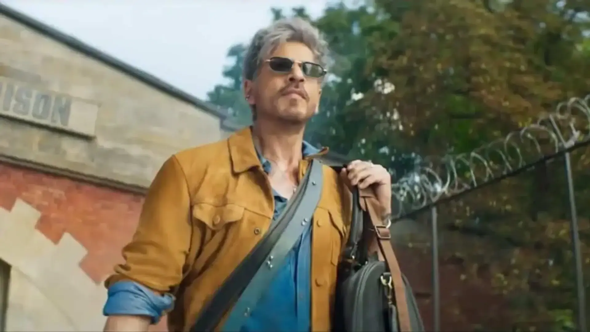 جزئیات داستانی «پادشاه» لو رفت؛ نبرد شاهرخ خان با آبیشک باچان در دو زمان 