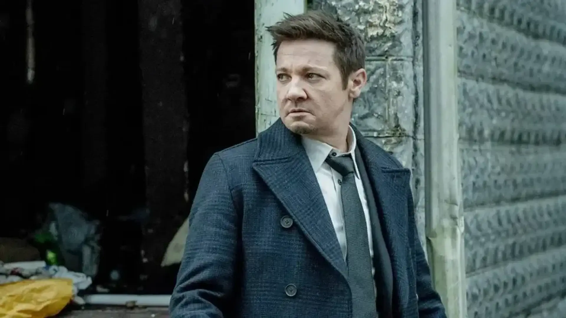 روایت تکان‌دهنده‌ی یی ژو از همکاری با جرمی رنر: حبس در حمام و تهدید به دیپورت 