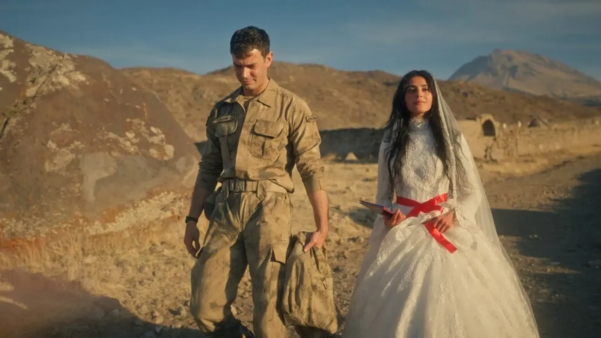 زوج جدید و رویایی سال! هلین کاندیمیر و آیتاچ شاشماز در سریال عاشقانه «تویی عشق من»